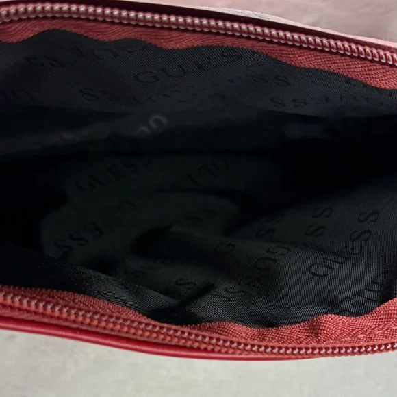 Women’s 90’s vintage Guess cosmetic bag - Picture 4 of 4